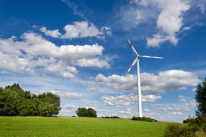 Windenergie Windrad in idyllischer Landschaft - Wind Power